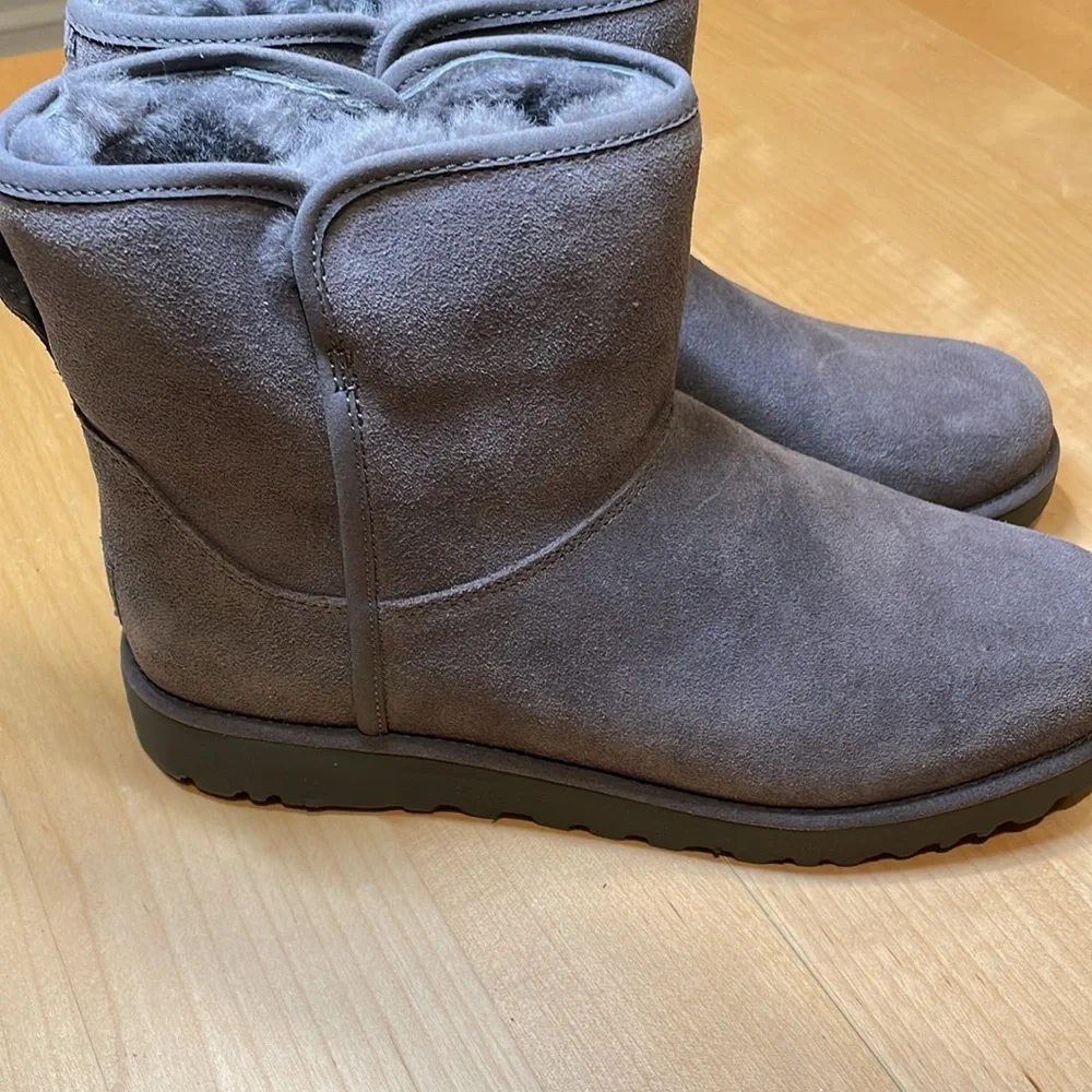 UGG Cory II Classic Suede Boot women’s size 8.5 NWOT